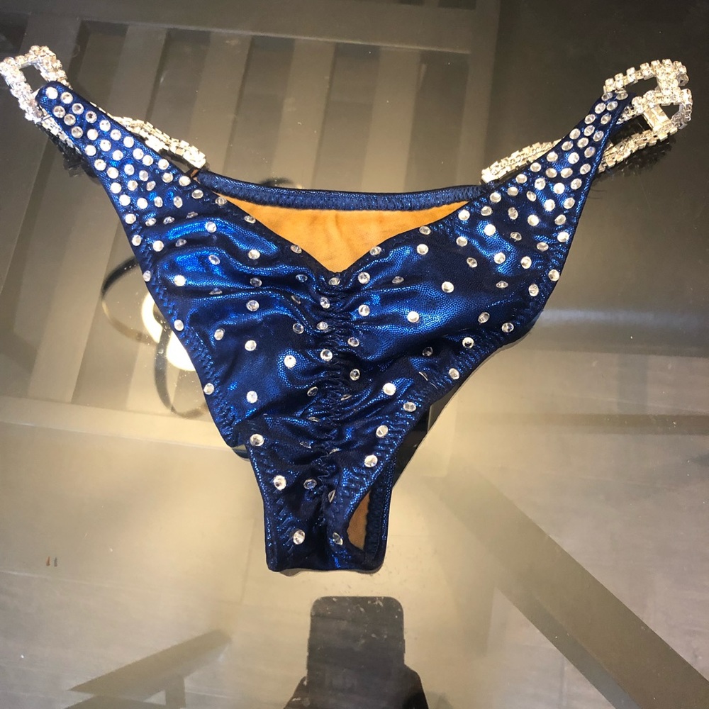 Competition bikini - Picture 2 of 4